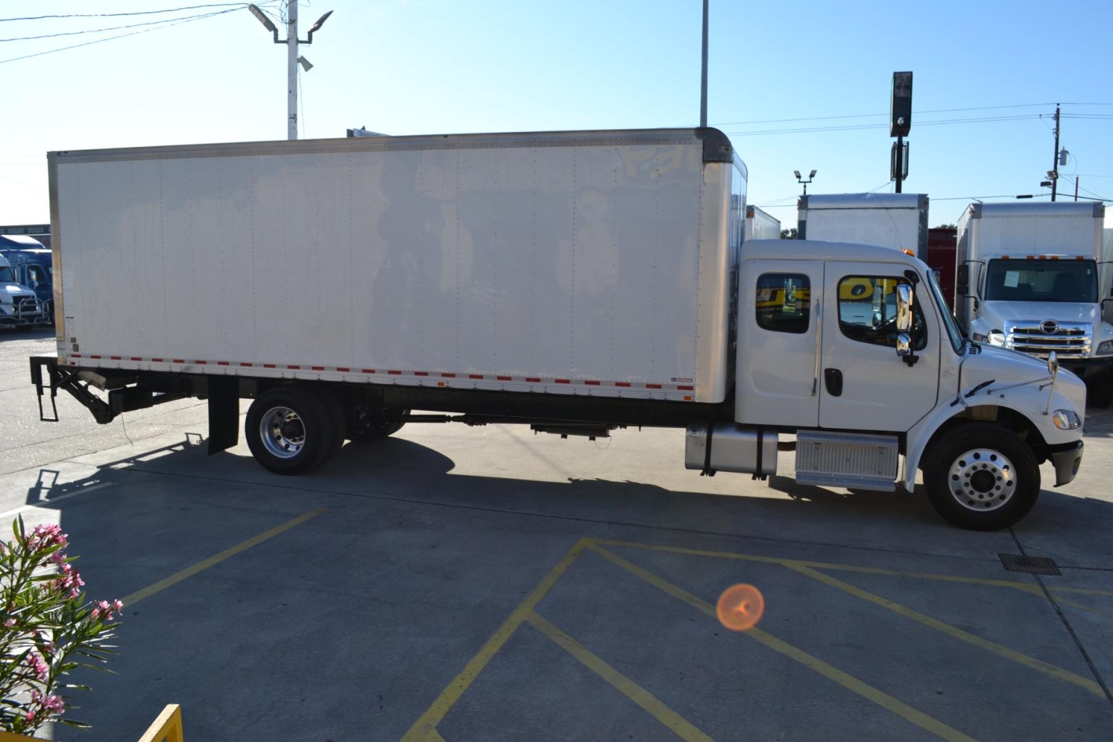 2020 WHITE /BLACK FREIGHTLINER M2-106 with an CUMMINS B6.7L 260HP engine, ALLISON 2100HS AUTOMATIC transmission, located at 9172 North Fwy, Houston, TX, 77037, (713) 910-6868, 29.887470, -95.411903 - Photo#3